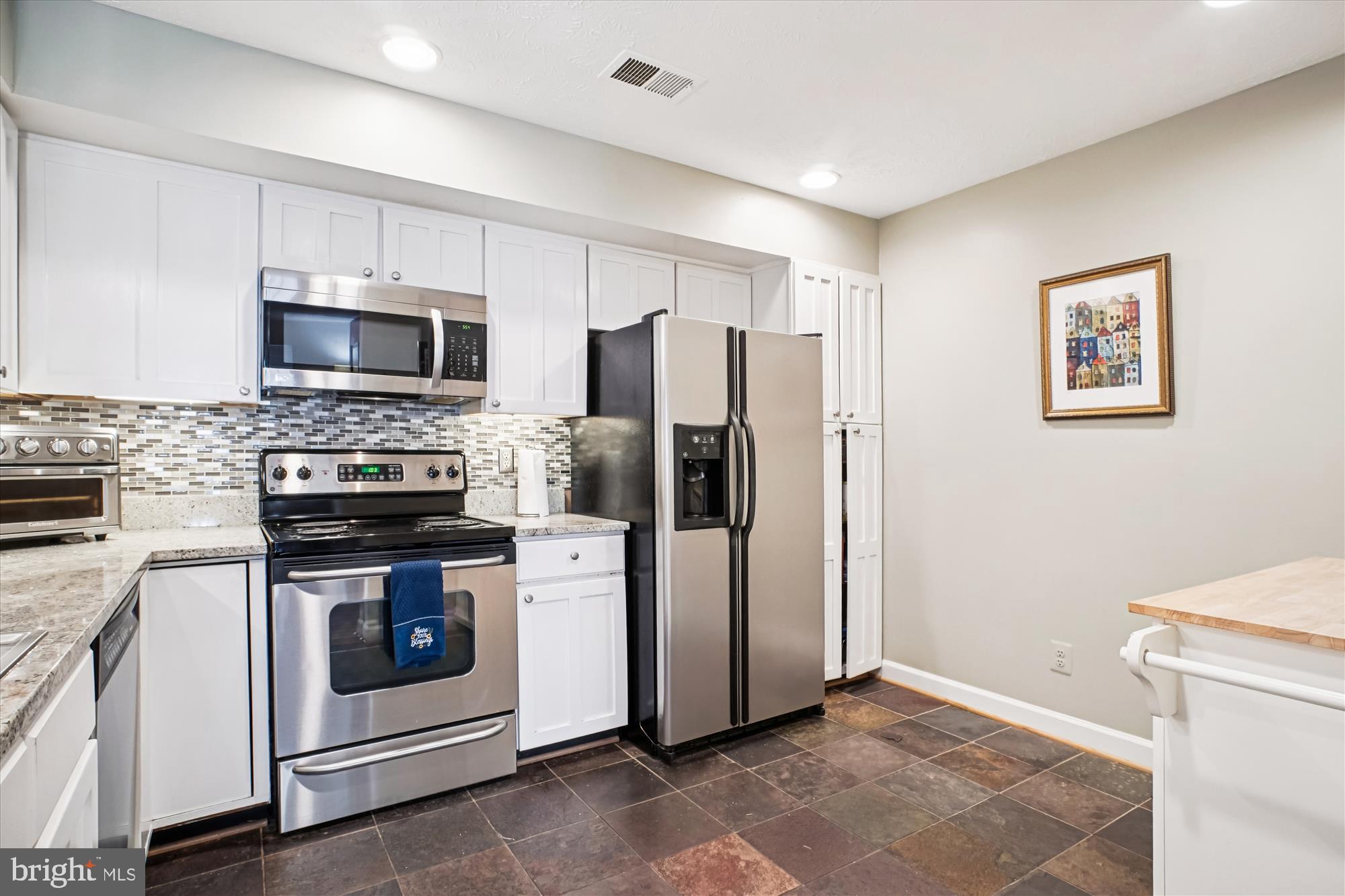 3801 Ridge Knoll Court, Unit 2A Fairfax, VA 22033 - Photo 5 of 37 a kitchen with a stove microwave and refrigerator