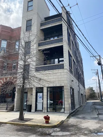 $3,700 | 744 North May Street, Unit 401, Chicago, IL 60642