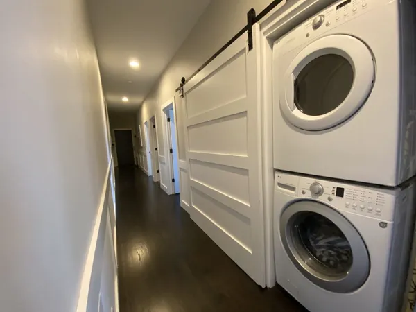 $3,700 | 744 North May Street, Unit 401, Chicago, IL 60642