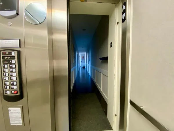 $3,700 | 744 North May Street, Unit 401, Chicago, IL 60642