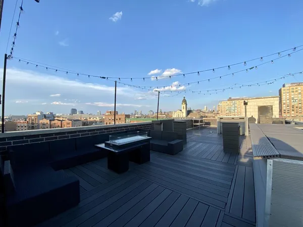 $3,700 | 744 North May Street, Unit 401, Chicago, IL 60642