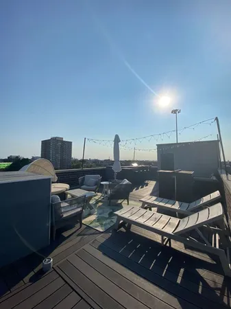 $3,700 | 744 North May Street, Unit 401, Chicago, IL 60642