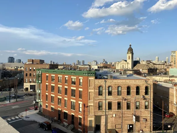 $3,700 | 744 North May Street, Unit 401, Chicago, IL 60642