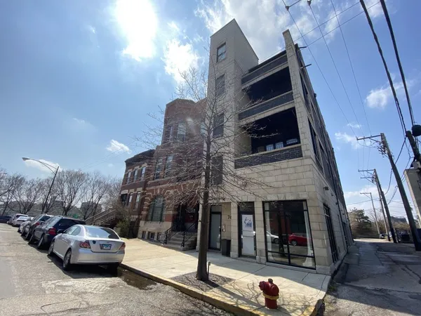 $3,700 | 744 North May Street, Unit 401, Chicago, IL 60642