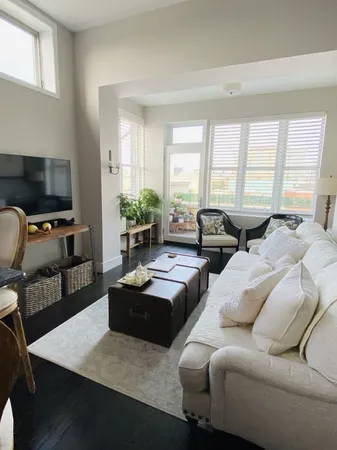 $3,700 | 744 North May Street, Unit 401, Chicago, IL 60642