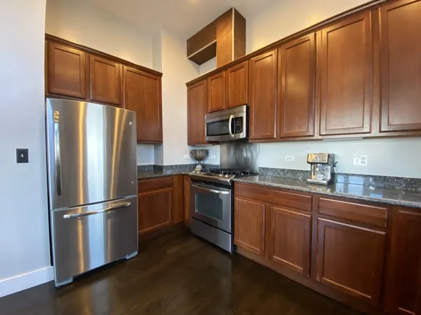 $3,700 | 744 North May Street, Unit 401, Chicago, IL 60642