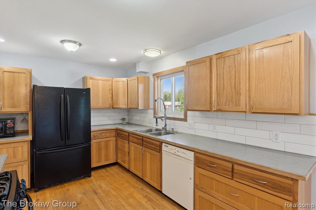 12441 County Line Road Ortonville, MI 48462 - Photo 14 of 43