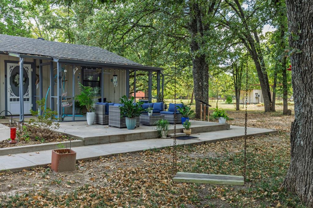 350 Pecan Circle Emory, TX 75440 - Photo 2 of 38