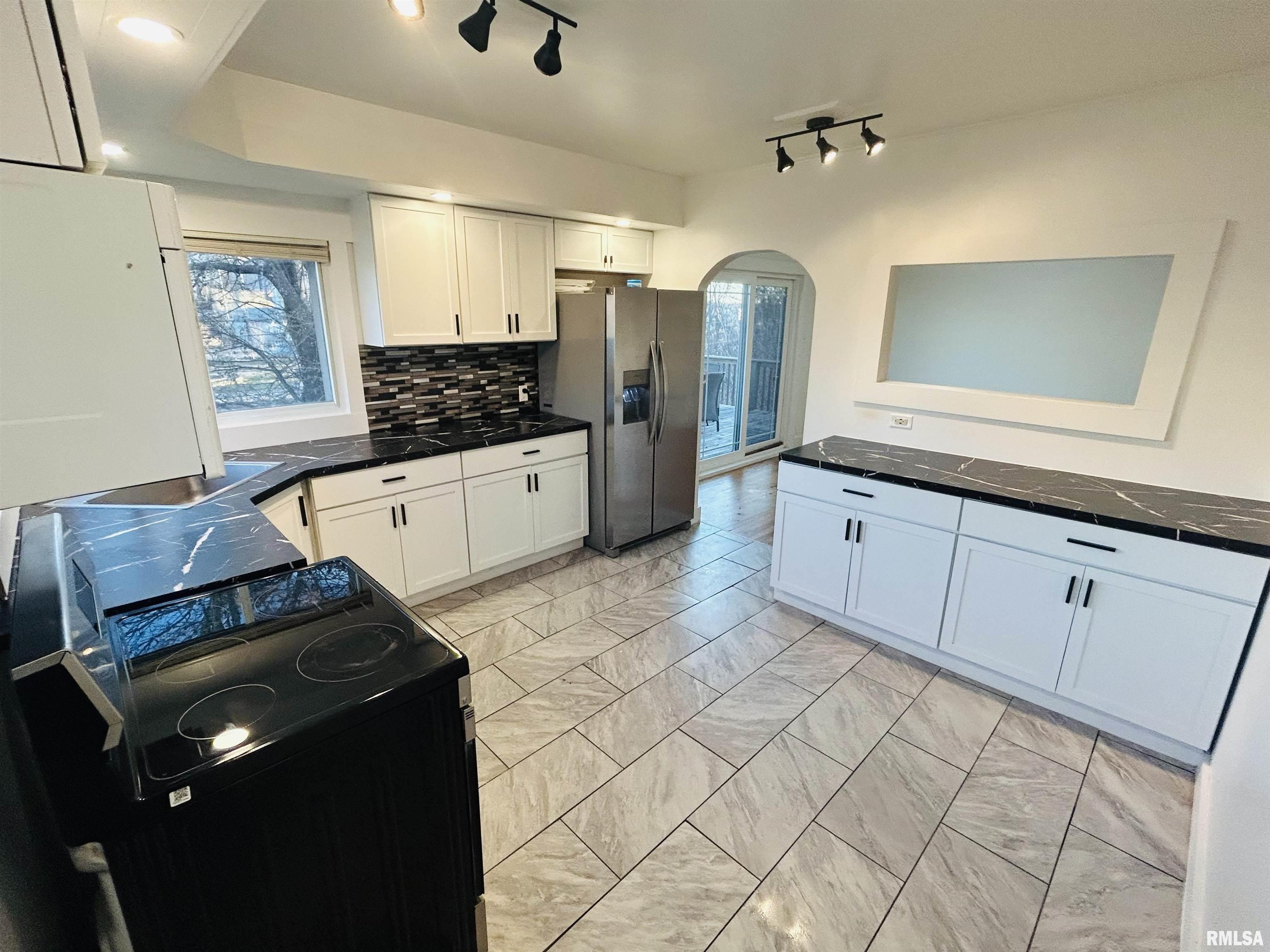 2401 Prospect Avenue Clinton, IA 52732 - Photo 5 of 26