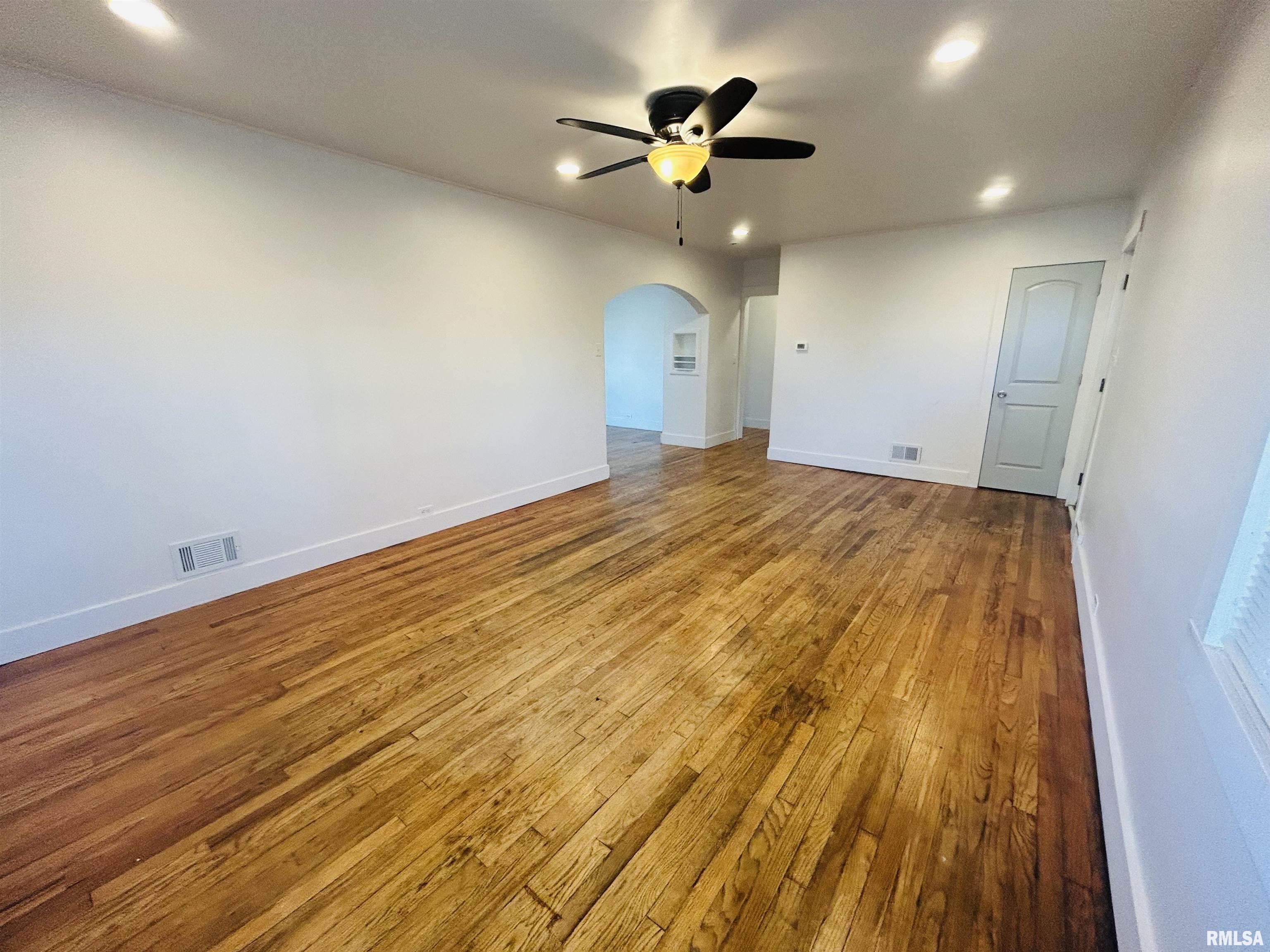 2401 Prospect Avenue Clinton, IA 52732 - Photo 6 of 26