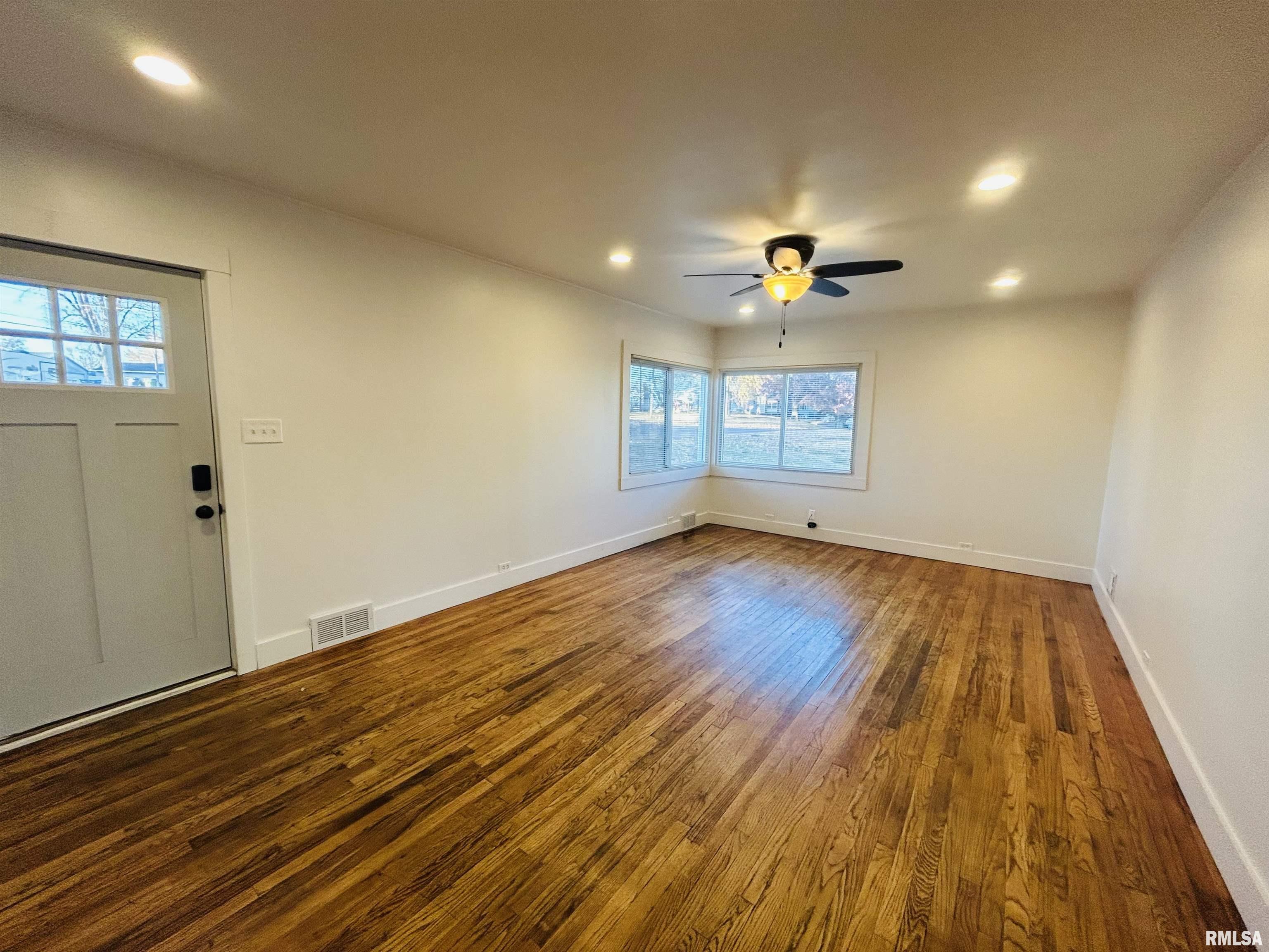 2401 Prospect Avenue Clinton, IA 52732 - Photo 7 of 26