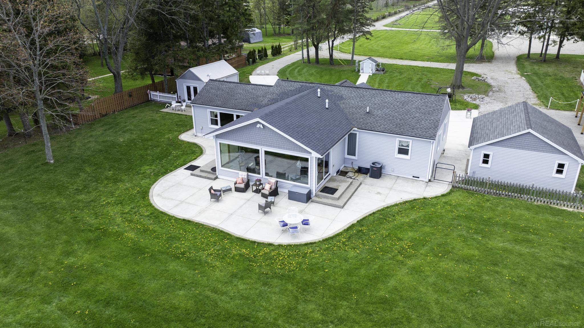 6655 Lakeshore Road Lexington, MI 48450 - Photo 2 of 99