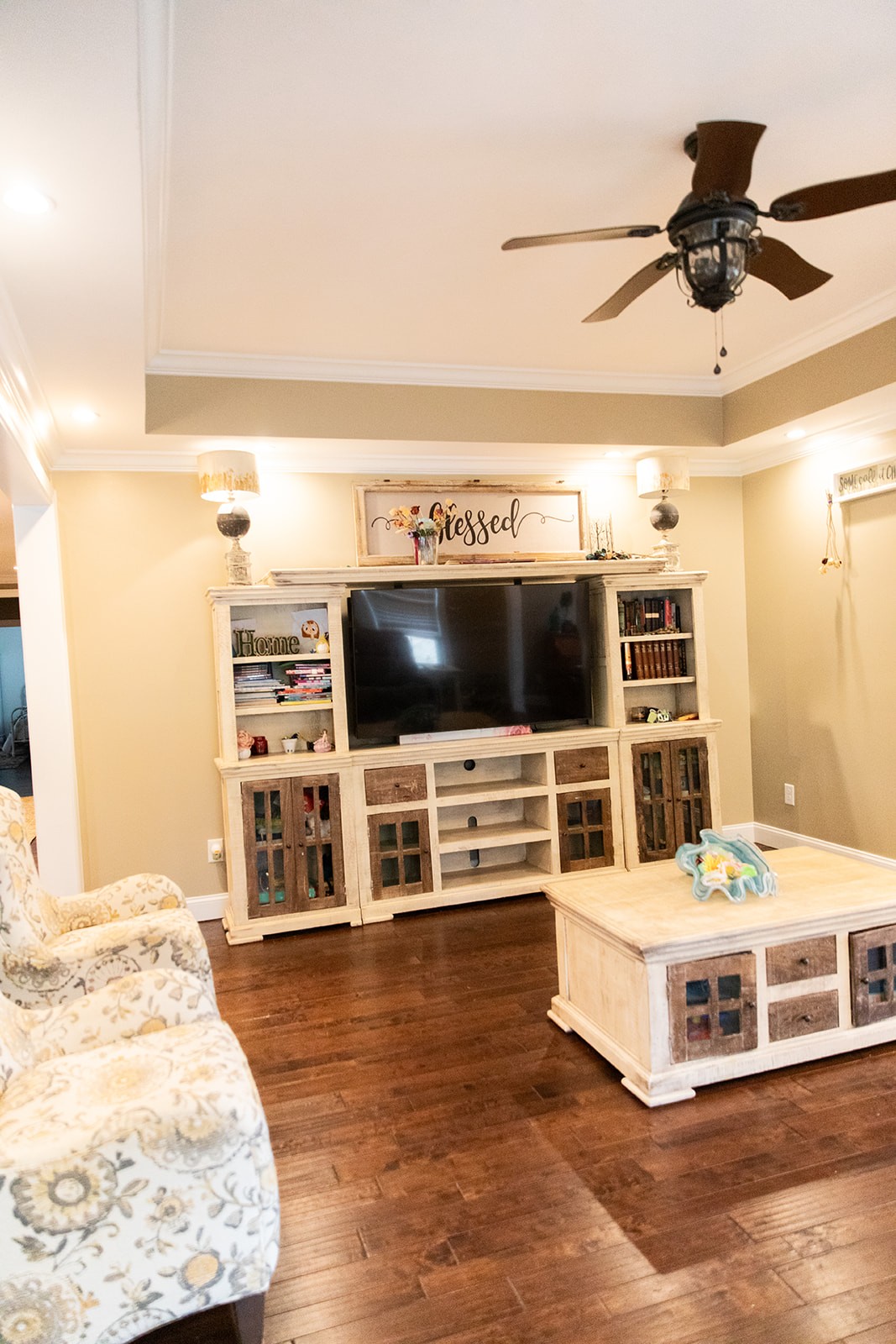 857 Hicks Cut Road Pulaski, TN 38478 - Photo 27 of 80 a living room with furniture and a flat screen tv