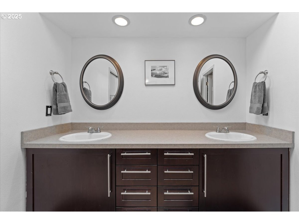 3213 Maple Place Forest Grove, OR 97116 - Photo 19 of 40 Bathroom, Attached