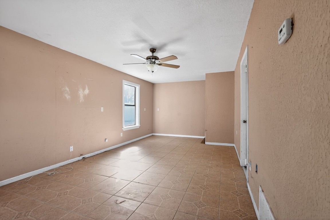 712 East Peach Street Angleton, TX 77515 - Photo 11 of 44