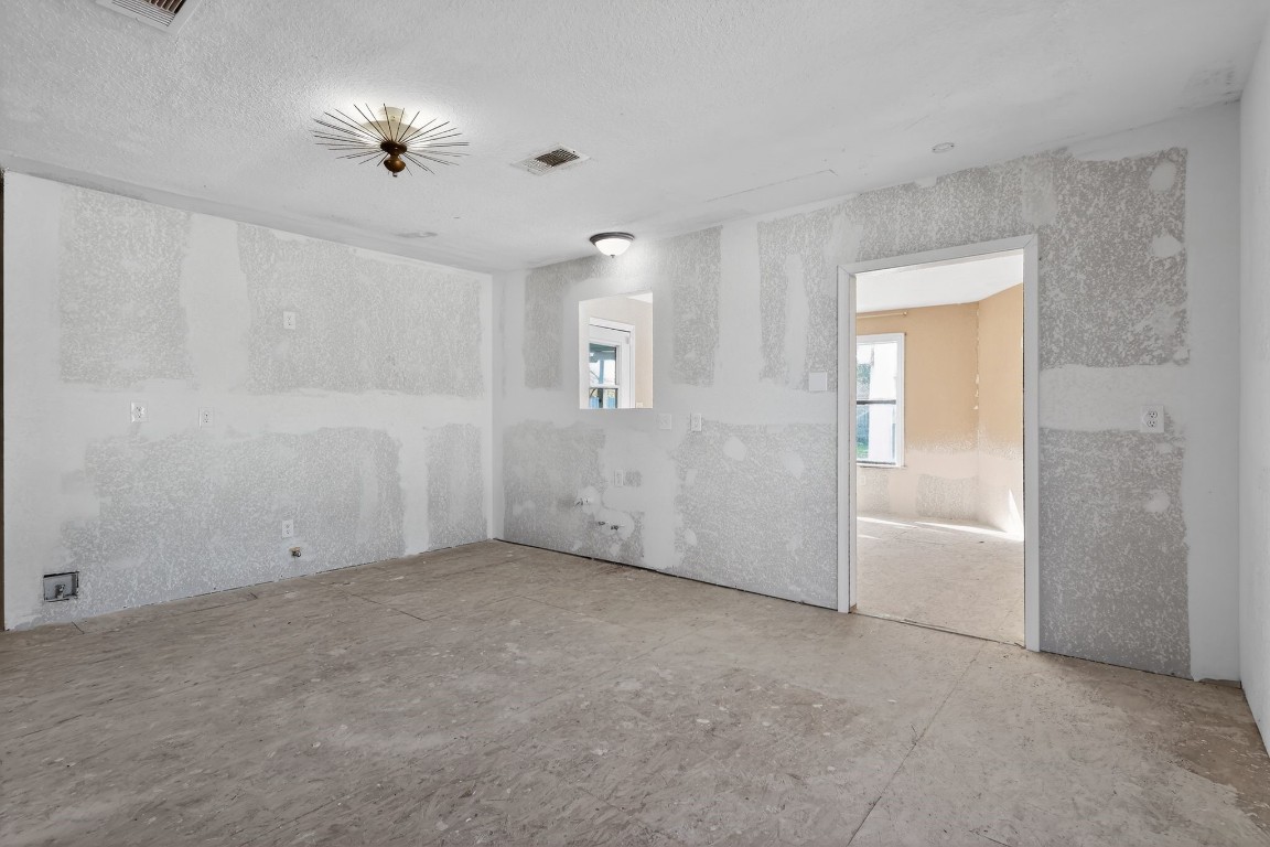 712 East Peach Street Angleton, TX 77515 - Photo 15 of 44