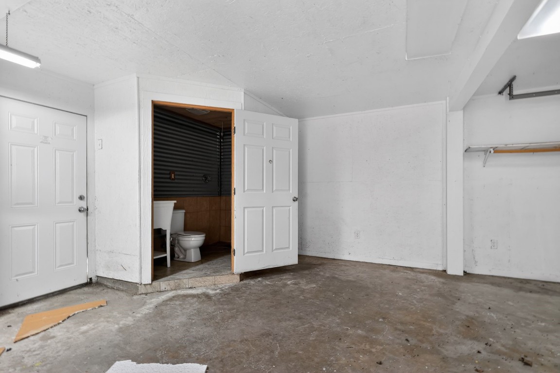 712 East Peach Street Angleton, TX 77515 - Photo 30 of 44
