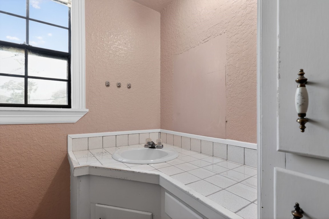 712 East Peach Street Angleton, TX 77515 - Photo 36 of 44