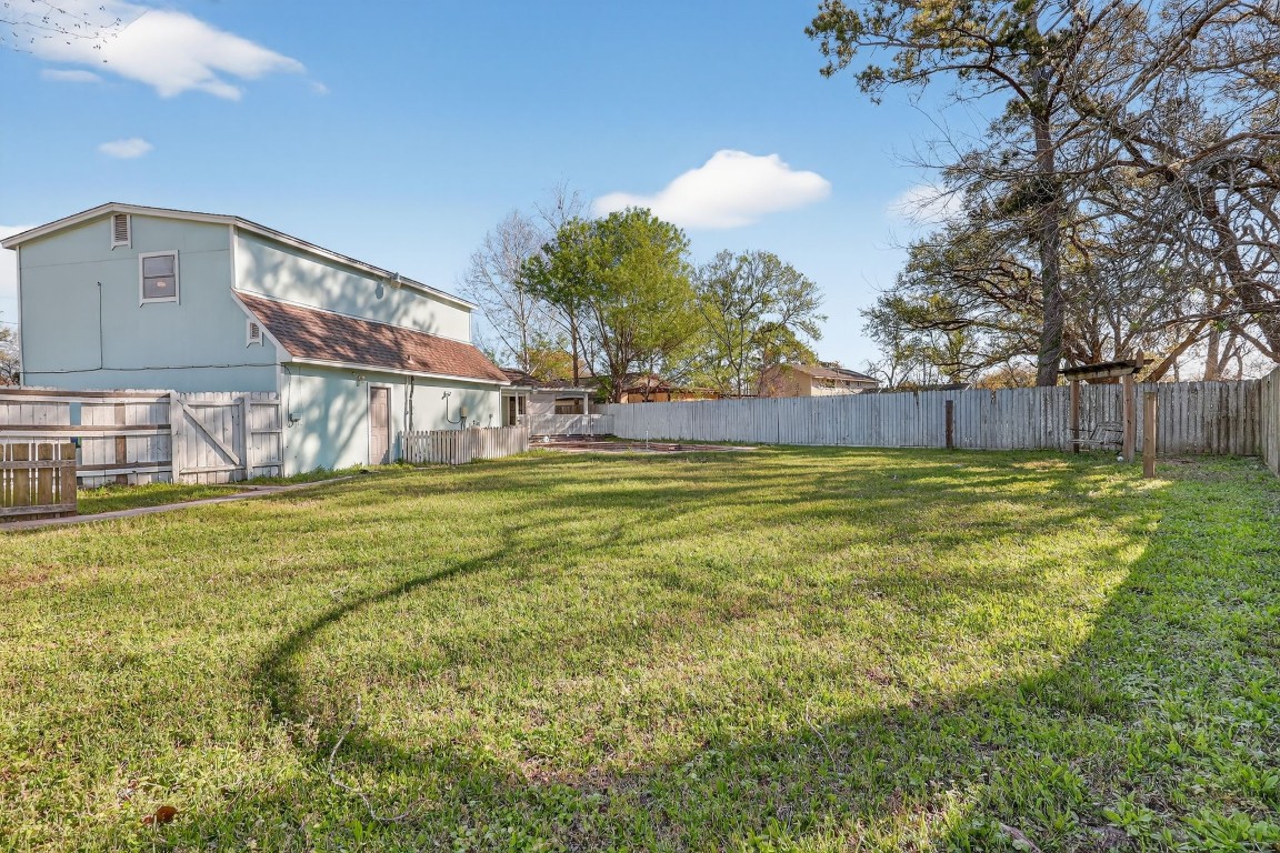 712 East Peach Street Angleton, TX 77515 - Photo 4 of 44