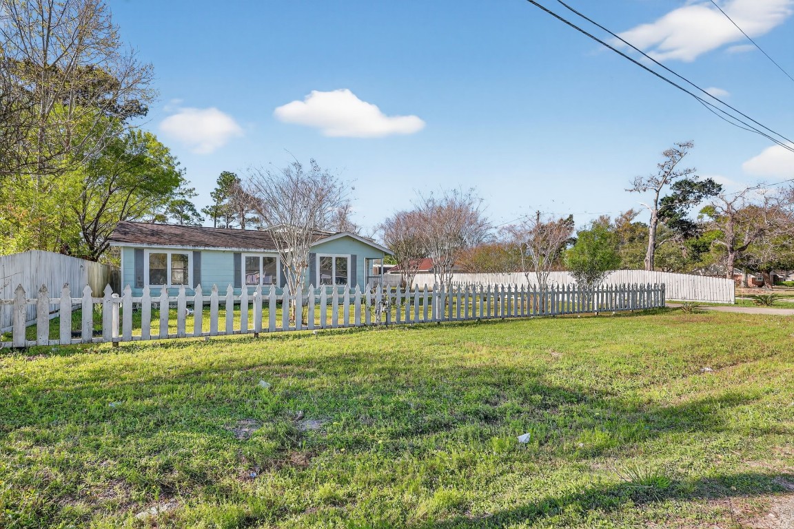 712 East Peach Street Angleton, TX 77515 - Photo 5 of 44