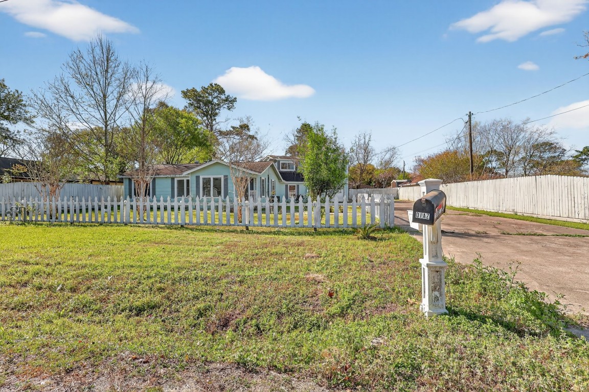 712 East Peach Street Angleton, TX 77515 - Photo 6 of 44