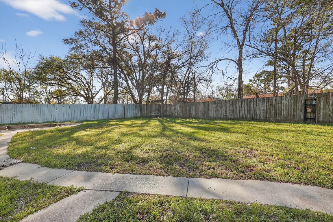 712 East Peach Street Angleton, TX 77515 - Photo 7 of 44