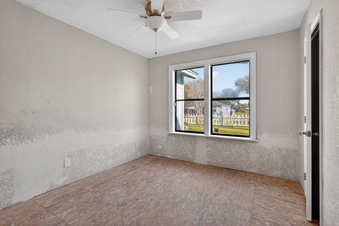 712 East Peach Street Angleton, TX 77515 - Photo 9 of 44