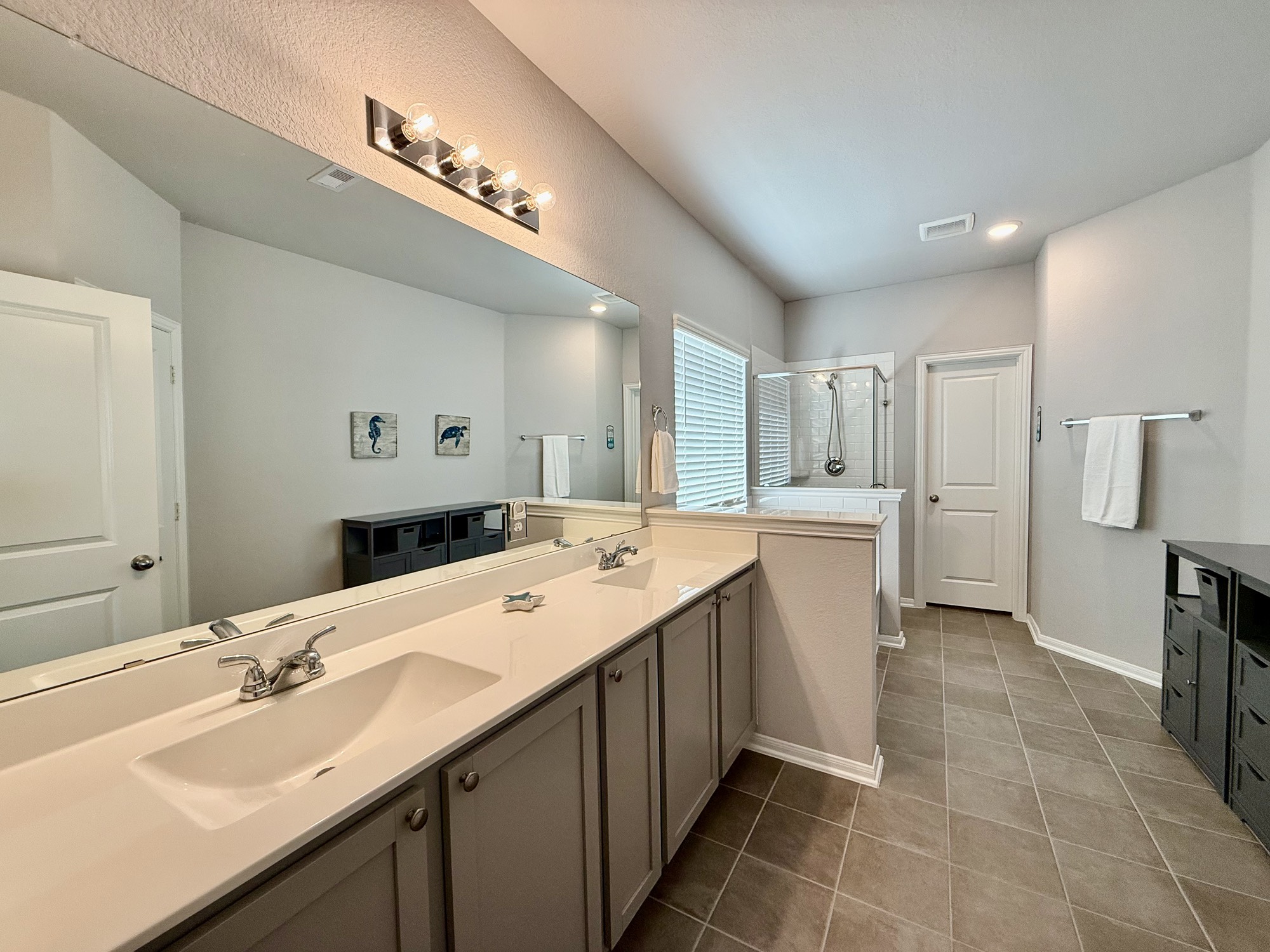 1951 Middle Pass Lane Angleton, TX 77515 - Photo 31 of 44 Gallery Image 31