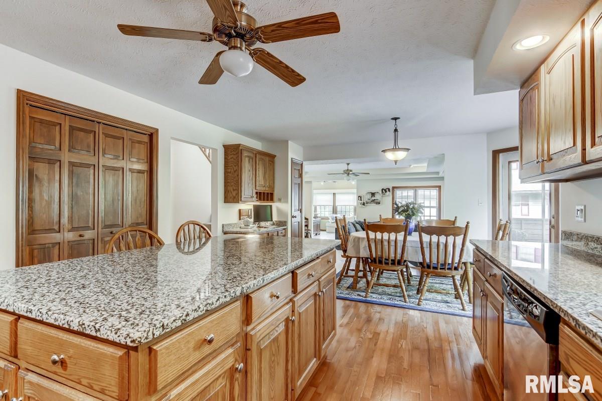 6513 Willow Springs Road Springfield, IL 62712 - Photo 11 of 45