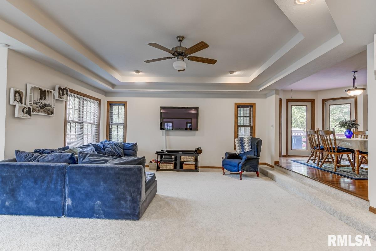 6513 Willow Springs Road Springfield, IL 62712 - Photo 8 of 45