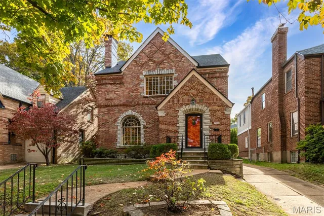 $440,000 | 7818 Stanford Avenue, University City, MO 63130