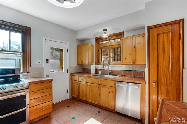 $440,000 | 7818 Stanford Avenue, University City, MO 63130