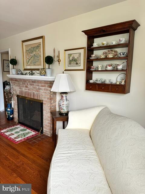311 Potomac Road Wilmington, DE 19803 - Photo 4 of 20 Living Room with Fireplace