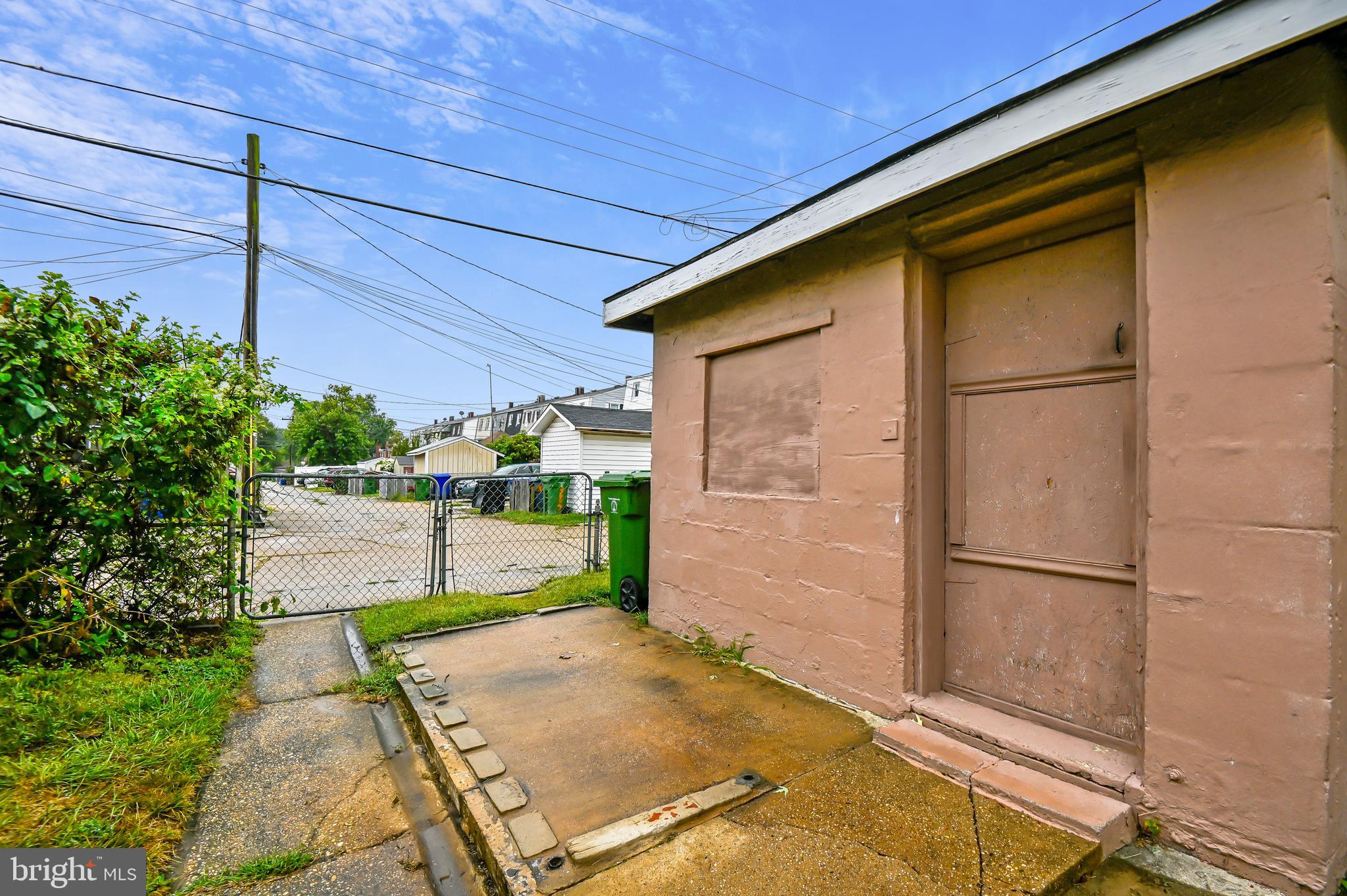 1224 Haverhill Road Baltimore, MD 21229 - Photo 36 of 36 Storage building in backyard