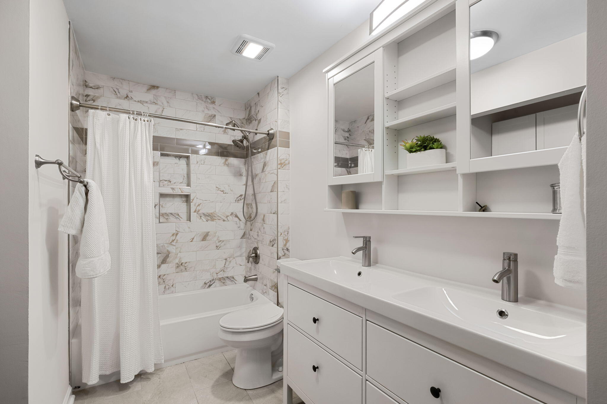 1490 Diamond Boulevard Mount Pleasant, SC 29466 - Photo 18 of 23 Hall Bath