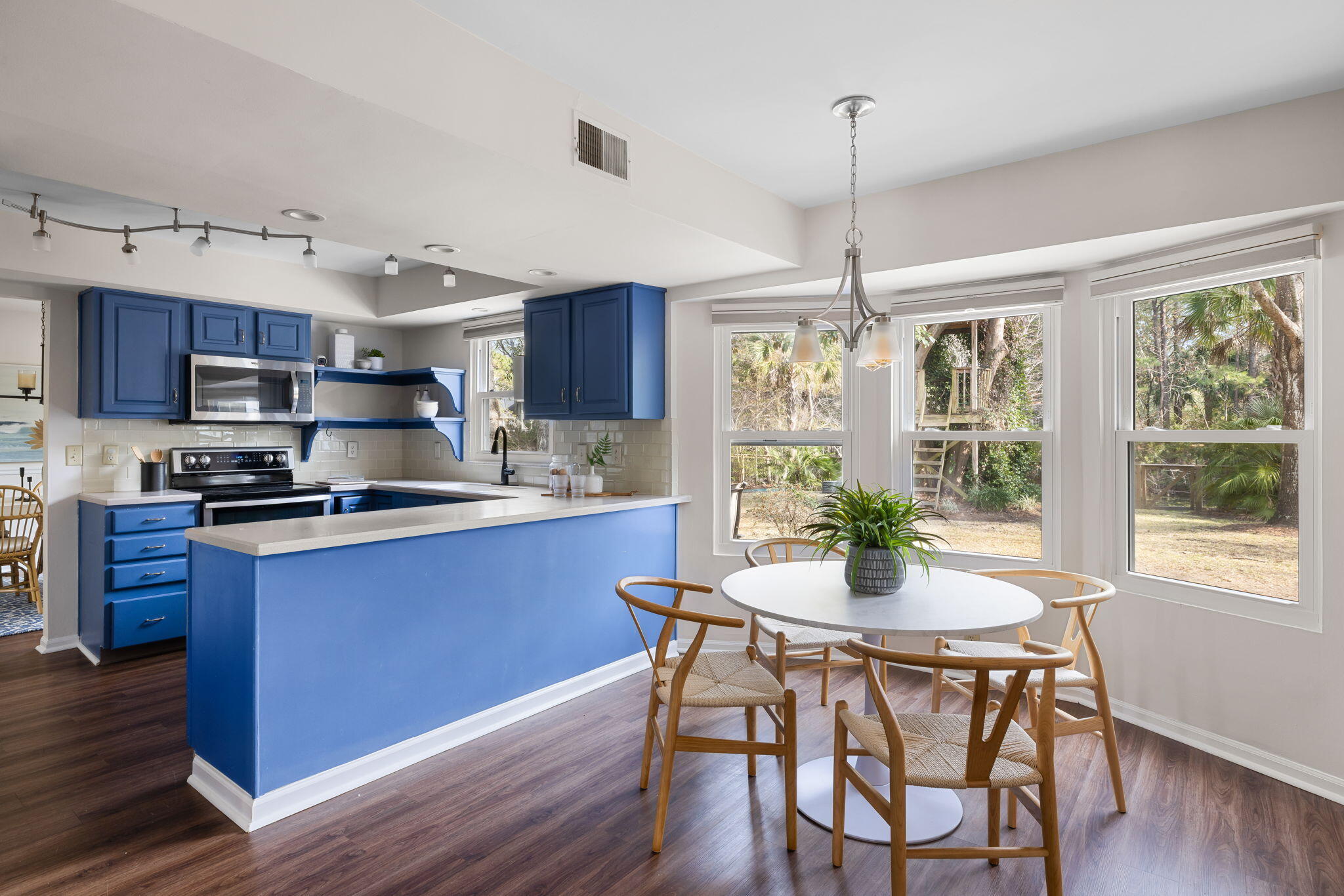 1490 Diamond Boulevard Mount Pleasant, SC 29466 - Photo 8 of 23 Breakfast