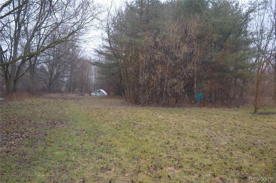 17565 Sumpter Road Belleville, MI 48111 - Photo 19 of 25 19.JPG