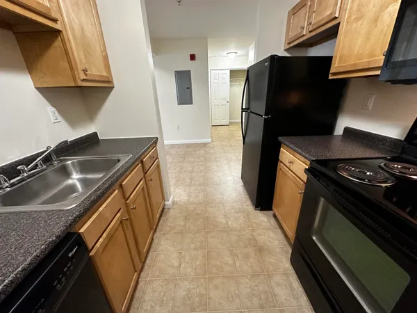 $1,961 | 20 Sentinel Court, Unit 210, Manchester, NH 03103