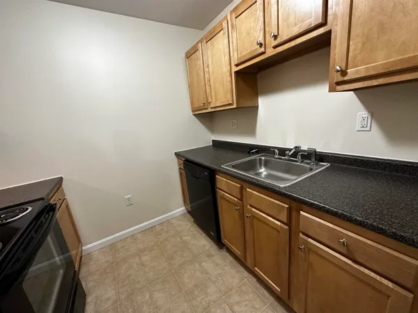 $1,961 | 20 Sentinel Court, Unit 210, Manchester, NH 03103