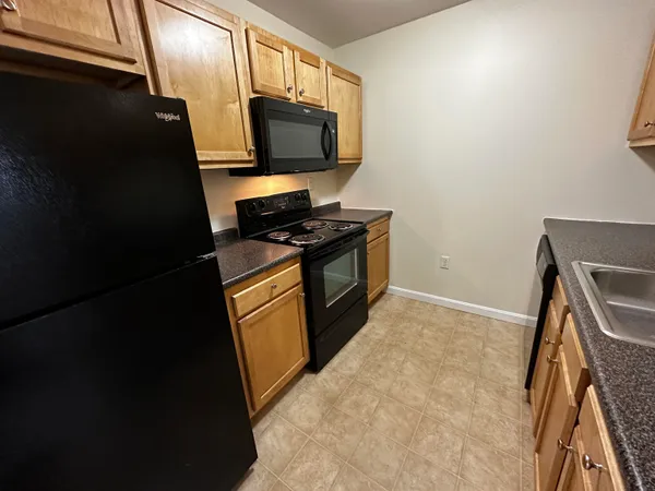 $1,961 | 20 Sentinel Court, Unit 210, Manchester, NH 03103
