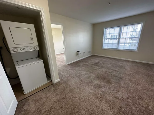 $1,961 | 20 Sentinel Court, Unit 210, Manchester, NH 03103