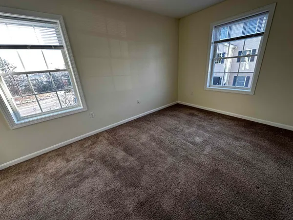$1,961 | 20 Sentinel Court, Unit 210, Manchester, NH 03103
