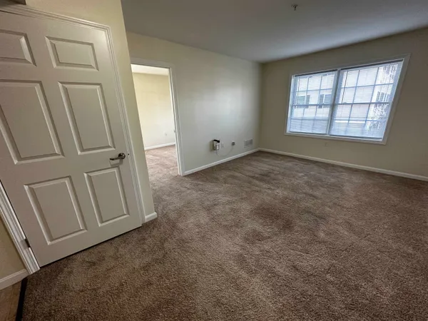 $1,961 | 20 Sentinel Court, Unit 210, Manchester, NH 03103