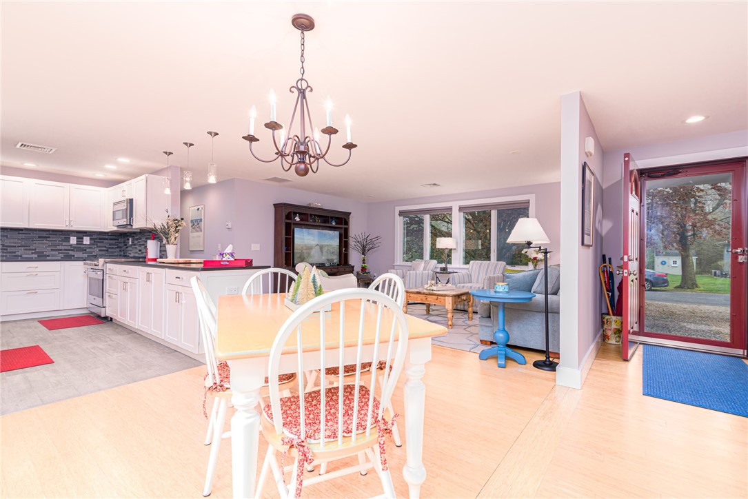 258 Mautucket Road South Kingstown, RI 02879 - Photo 4 of 33 Gallery Image 4