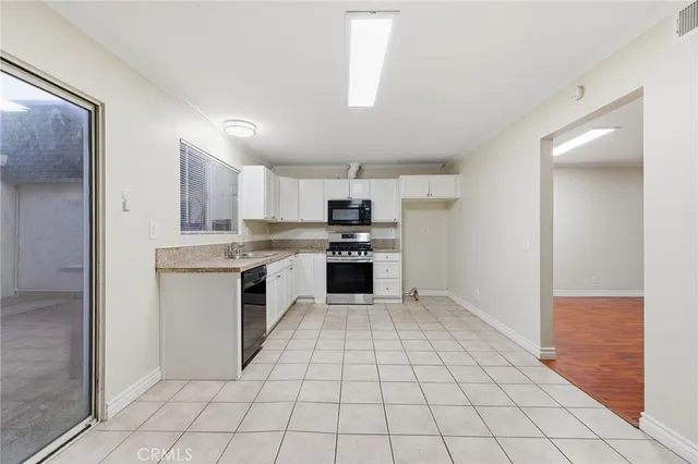 $625,000 | 6511 Wystone Avenue, Unit 4, Reseda, CA 91335