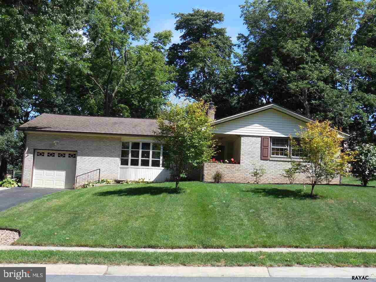 2661 Cambridge Road York, PA 17402 - Photo 3 of 36 Gallery Image 3