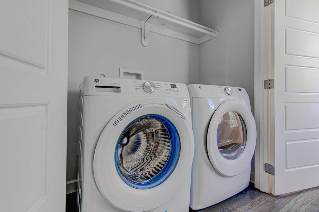 2406 East 16th Street Austin, TX 78702 - Photo 27 of 39 a utility room with dryer and washer