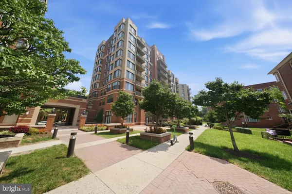 $475,000 | 2220 Fairfax Drive, Unit 801, Arlington, VA 22201