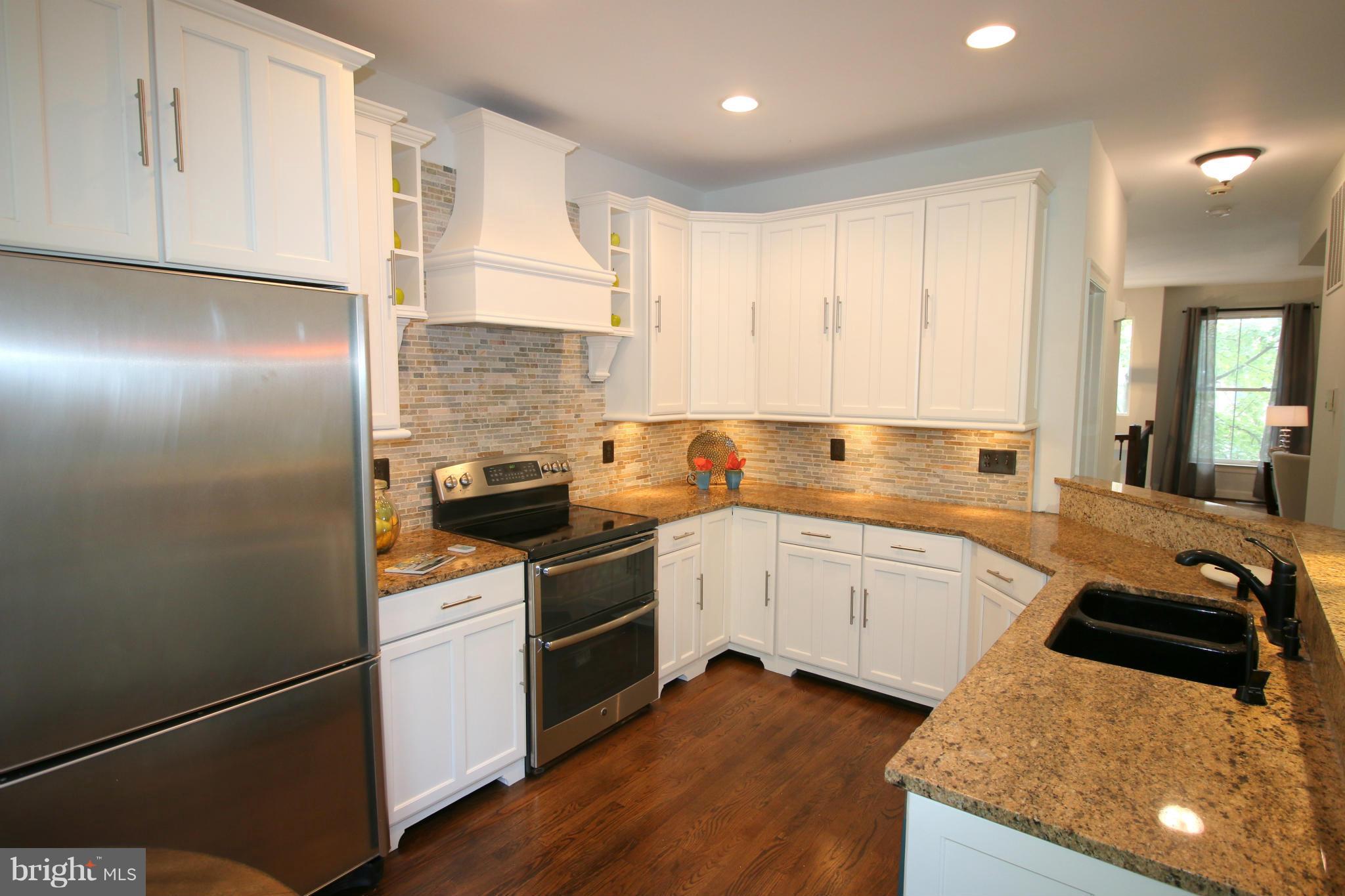 11476 Waterhaven Court Reston, VA 20190 - Photo 8 of 29 Kitchen