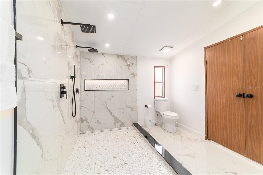 5150 Southeast 117th Avenue Morriston, FL 32668 - Photo 34 of 63 a bathroom with a sink toilet and shower